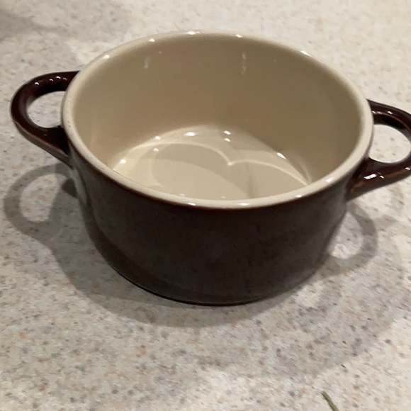 Le Cruset Stoneware Individual Casserole - Picture 1 of 3